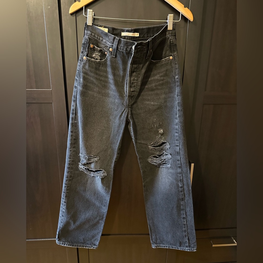 Levi’s Ribcage Straight Ankle Jeans | Black Distressed High Rise Denim | Size 26